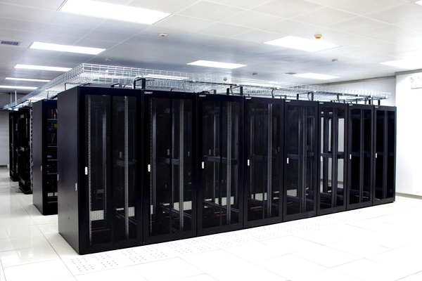 Легкое обслуживание с помощью управляемых коммутаторов с возможностью горячей замены